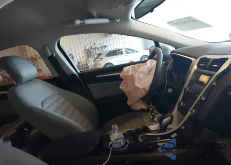 2015 Ford Fusion S z USA, uszkodzony, nr VIN 3FA6P0G79FR117616